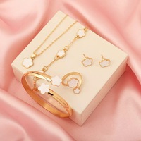Ensemble de bijoux trèfle à cinq feuilles 5 pièces en alliage, collier, bracelet, bague, boucles d'oreilles, cadeau porte-bonheur pour femme
