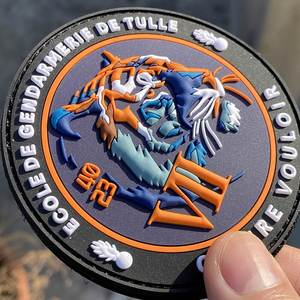 Badge personnalisé en relief, étiquette en caoutchouc, logo 3D, patch en silicone, étiquette en PVC souple pour vêtements - Product Image 1