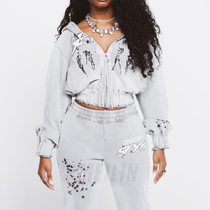 Ensemble de survêtement gris deux pièces pour femme, avec sweat à capuche zippé et pantalon de survêtement, design tendance, effet vieilli, par des fabricants de vêtements personnalisés - Product Image 2