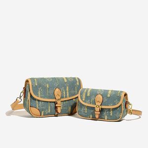Bolso Mensajero de Moda para Mujer, Modelo 2025 Está hecho de material PU con patrón geométrico. - Product Image 1