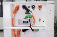 Batterie de stockage d'énergie domestique LiFePO4 empilable à large compatibilité 48V/51.2V 200Ah pour la plupart des onduleurs solaires