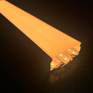 Lumière linéaire LED moderne à montage en surface, personnalisable en termes de puissance et de longueur, étanche <span class=keywords><strong>IP65</strong></span> pour l'éclairage <span class=keywords><strong>extérieur</strong></span> - Product Image 1