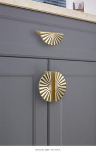 Poignée de tirage moderne en alliage de zinc pour portes de placard semi-circulaires, commode, tiroir, cuisine - Durable, installation facile, chambre à coucher, hôtel - Product Image 3