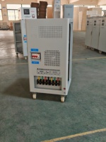 Régulateurs/Stabilisateurs de tension AC industriels automatiques haute précision triphasés 15kW 10kW 20kW 220V SVC TNS TNS/SVC-6KVA-150KVA