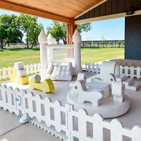Château gonflable commercial blanc, ensemble de jeux souples, structure d'escalade pyramidale avec piscine à balles pour événements et locations de fêtes pour enfants