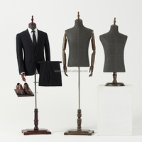 Mannequin Vitrine Homme en Lin Noir Corps Supérieur avec Bras Articulés en Bois pour Vestes et Costumes