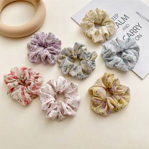 Scrunchies floraux mignons en tissu élastique pour femmes et filles, attaches pour queue de cheval, accessoires capillaires à imprimé floral, vente en gros - Product Image 1