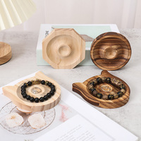 Plateau de présentation rond en bois massif antique pour bracelets perlés