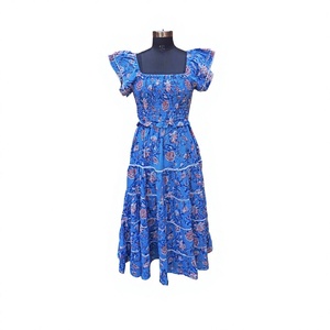 Robe en coton à col carré avec manches courtes à volants Tenue de nuit blanche romantique pour l'automne Moulante Longueur midi - Product Image 1