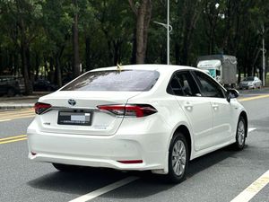 Toyota Corolla Híbrido <span class=keywords><strong>2019</strong></span> Usado, 305 km de Autonomía, Volante a la Izquierda, Techo Solar, Faros LED, Interior de Lujo, Eficiente en Consumo de Combustible, Interior Confortable - Product Image 4