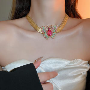 2024 nueva llegada Medieval diamante mariposa serpiente hueso collar arte Retro Palacio cadena collar Rosa cristal gargantilla collares - Product Image 2