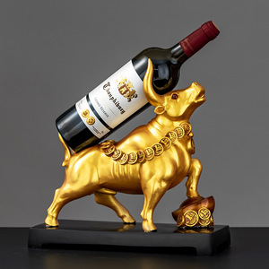 ชั้นวางไวน์รูปวัวทองแดง ของตกแต่งเสริมโชคลาภประจำปีฉลู รูปปั้นประดับตู้ไวน์ งานฝีมือเรซิ่น - Product Image 1