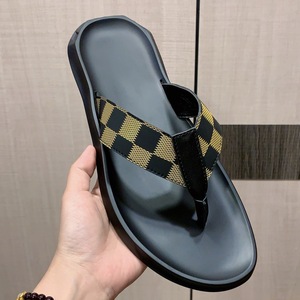 Claquettes noires en PU de haute qualité avec semelle EVA antidérapante, chaussures d'été pour hommes et femmes, parfaites pour l'extérieur. - Product Image 4