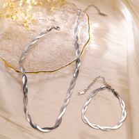 Ensemble de bijoux en acier inoxydable couleur argent Novirassine, collier et bracelet en chaîne serpent torsadée à chevrons pour femmes et hommes