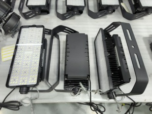ไฟ LED แบบโมดูลาร์กำลังสูงสำหรับเสาสูง 1200W 1500W 2000W สำหรับโรงยิมขนาดใหญ่ สนามกลางแจ้ง สนามแข่งรถ และสถานที่จัดงานกลางแจ้งอื่นๆ - Product Image 3