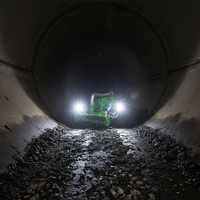 Robot intelligent de nettoyage de boues à grande échelle pour le transport de boues et les opérations de dragage sans surveillance, avec moteur de pompe de dragage à haut débit