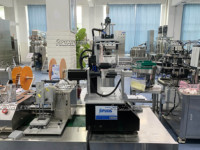 Máquina Etiquetadora Neumática Semiautomática Ajustable de Contorno Curvo, Controlada por PLC, de Alta Productividad para Botellas, Latas y Papel