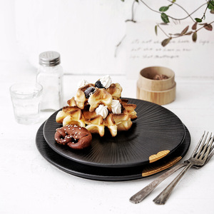 Ensemble d'assiettes en céramique texturée noire de luxe avec bordure dorée, assiettes de qualité commerciale pour steak, desserts et banquets de mariage - Product Image 3
