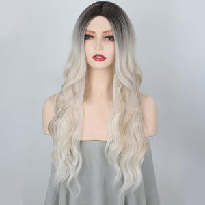 วิกผมหยิกยาว<span class=keywords><strong>สี</strong></span><span class=keywords><strong>ทอง</strong></span>แพลตตินัมไล่ระดับ<span class=keywords><strong>สี</strong></span>ผู้ผลิตหยิกกลางสำหรั<span class=keywords><strong>บ</strong></span>ผู้หญิง - Product Image 3