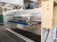 Machine à ciselure CNC pour découpe de feuille de métal, système E21S