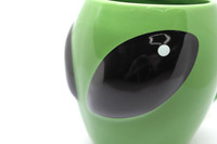 Tasse à café en céramique Alien 3D de haute qualité de Madou Creative Tasse à eau en porcelaine verte avec couvercle Nouveauté Design pour cadeau d'amis