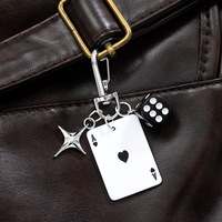 Promotion : Porte-clés créatif et tendance en acrylique, motifs cartes de poker, dés et étoiles, breloque de sac à thème de jeu pour les gamers et le streetwear, vente en gros