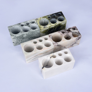 Ensemble d'accessoires de salle de bain en pierre naturelle Art Déco : distributeur de savon, distributeur de lotion, gobelet, porte-brosse à dents, plateau décoratif. - Product Image 6