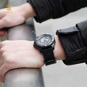 Reloj Mecánico de Acero Negro de Diseño Personalizado con Calendario de Doble Hora de Marca Privada de Lujo, Fabricante de Relojes OEM - Product Image 5