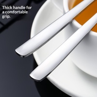 Ensemble de fourchettes et cuillères en acier inoxydable de style occidental - Ustensiles de soupe portables au design coréen pour la restauration domestique et la rentrée scolaire (vente en gros)