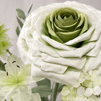 Ensemble de supports de fleurs de jardin blancs et verts mélangés, fleurs artificielles géantes en papier, décoration d'événements de mariage, présentation florale commerciale