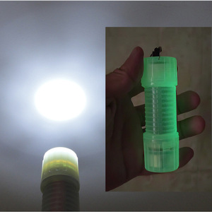 Lampe de poche cylindrique à 9 LED, blanche, 20000 heures d'autonomie, alimentée par batterie, pour la randonnée, le camping, l'usage quotidien - Product Image 1
