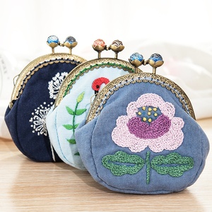 Bolsa de <span class=keywords><strong>Oro</strong></span> con Bordado de Suzhou Hecho a Mano, Estilo Antiguo Coreano Tridimensional - Product Image 2