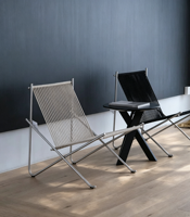 Chaise longue pliante moderne en corde, structure en métal chromé poli, assise et dossier en corde tressée beige, minimaliste, intérieur/extérieur