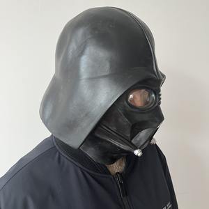 หน้ากากคอสเพลย์ดาร์ธ เวเดอร์ แบบเต็มหน้า รุ่นดีลักซ์ สำหรับผู้ใหญ่ สีดำ ทำจากวัสดุลาเท็กซ์ ขนาดผู้ใหญ่ พร้อมอุปกรณ์ประกอบคอสเพลย์หมวกโบ-คาตัน ครายซ์ จังโก้ - Product Image 4