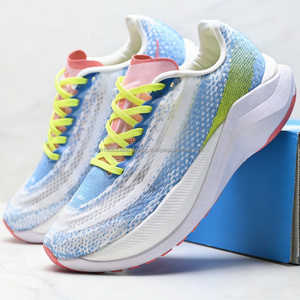 Chaussures de course légères pour hommes de marque de créateur, style moderne pour la marche, la gym et le fitness, chaussures de cross-training Hokaes en gros - Product Image 3