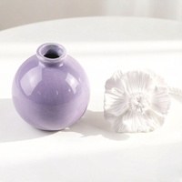 Diffuseur de parfum d'ambiance artisanal en porcelaine et céramique, en forme de fleur, avec pierre d'huile essentielle et bâtonnets en rotin