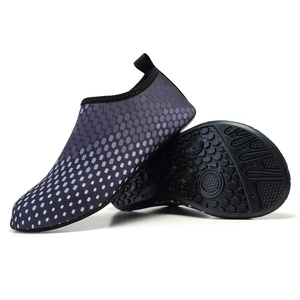 2024 nuovo commercio all'ingrosso <span class=keywords><strong>scarpe</strong></span> da acqua <span class=keywords><strong>veloce</strong></span> asciutto antiscivolo a buon mercato all'aperto spiaggia di nuoto sport acquatici a piedi a monte <span class=keywords><strong>scarpe</strong></span> per gli uomini delle donne - Product Image 2