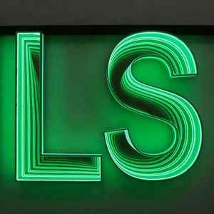 لوحات لافتات مخصصة ومضاءة بإضاءة ليد حروف مرآة مخصصة - Product Image 1