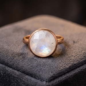 Anillo Hecho a Mano de Plata de Ley Chapado en Oro de 18K con Piedra Lunar Arcoíris para Aniversario - JAIPUR GEMS JEWELRY - Product Image 3