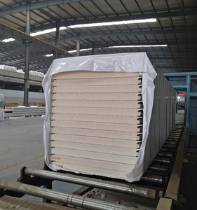 Panneaux muraux sandwich isolés pour murs et toits, solution de construction polyvalente - Product Image 3