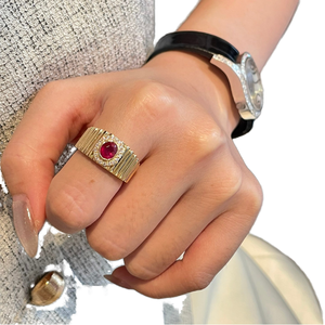 Anello Personalizzato Vintage in Oro 18K <span class=keywords><strong>con</strong></span> Rubino Rosso Sangue di Piccione Design a Fisarmonica per Matrimoni <span class=keywords><strong>e</strong></span> Feste - Product Image 4