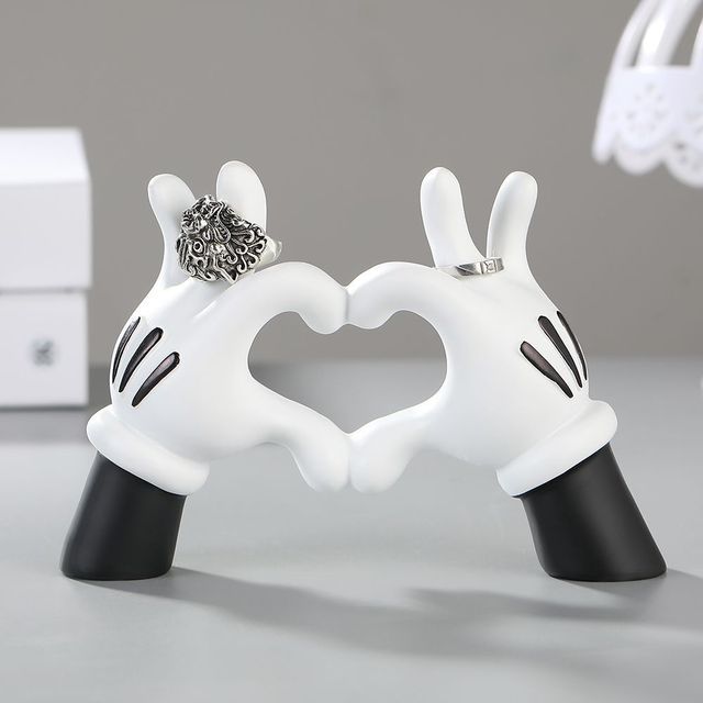 Cute Mouse Heart Desktop Ornaments Creative Resin Crafts for Children's Room Decoration Environmentally Friendly Home