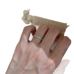Cette bague empilée avec diamant bleu Paraiba, un style populaire sur Xiaohongshu, présente un design unique, offrant un luxe discret. - Product Image 5