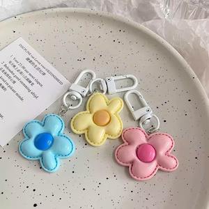 Porte-clés pendentif en caoutchouc acrylique imprimé UV motif floral couleur dopamine, idéal pour la décoration de colliers et de chaînes de téléphone portable – Nouveauté estivale très prisée - Product Image 1