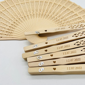 Ventagli in bambù classici personalizzati all'ingrosso, intagliati, portatili, pieghevoli, incisi per matrimoni - Product Image 1