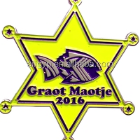 Fabrieksgroothandel op maat gemaakte vergulde, gestempelde, gepolijste metalen verf-imitatie regalia ambachtelijke emaille fee emaille pins