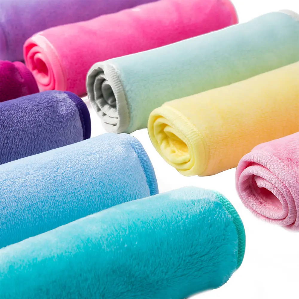 Asciugamano detergente in microfibra riutilizzabile di nuovo arrivo adatto a tutti i tipi di pelle asciugamano per il trucco del viso in microfibra per ragazza