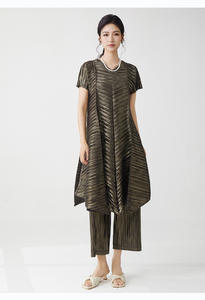 Conjunto de Dos Piezas de Verano para Mujer, Top Texturizado con Cuello de Lazo Casual Dorado Plisado y Pantalones Anchos - Product Image 5