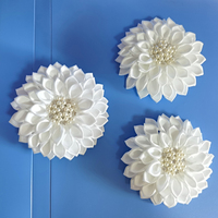 Offre Spéciale 4.5x4.5 pouces blanc design Satin fleur Corsage Pour Dame pour femmes broche broche