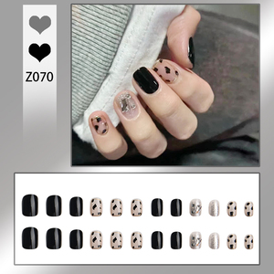 Lot <span class=keywords><strong>de</strong></span> 24 <span class=keywords><strong>faux</strong></span> ongles carrés courts en ABS, motif léopard noir, avec strass argentés - Product Image 1